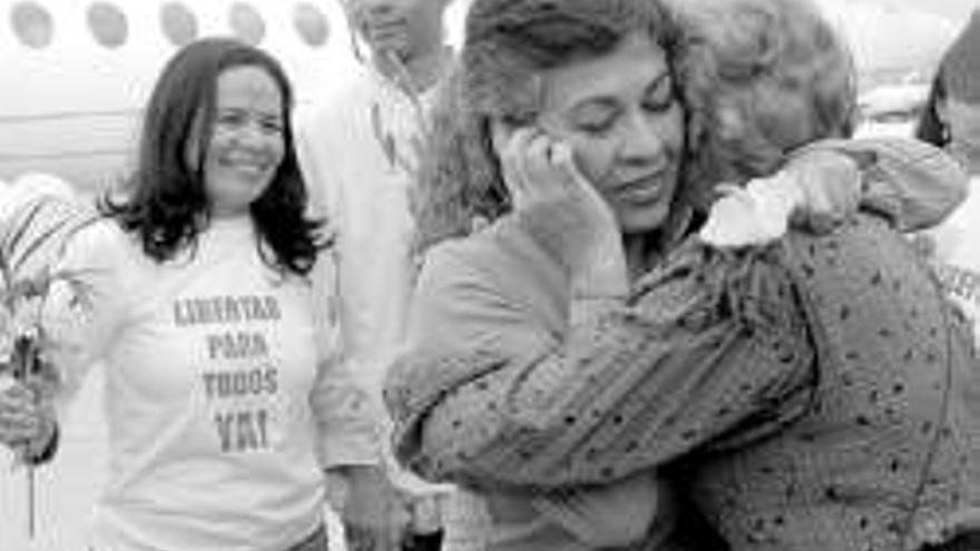 Las FARC liberan a las dos rehenes prometidas tras la gestión de Chávez