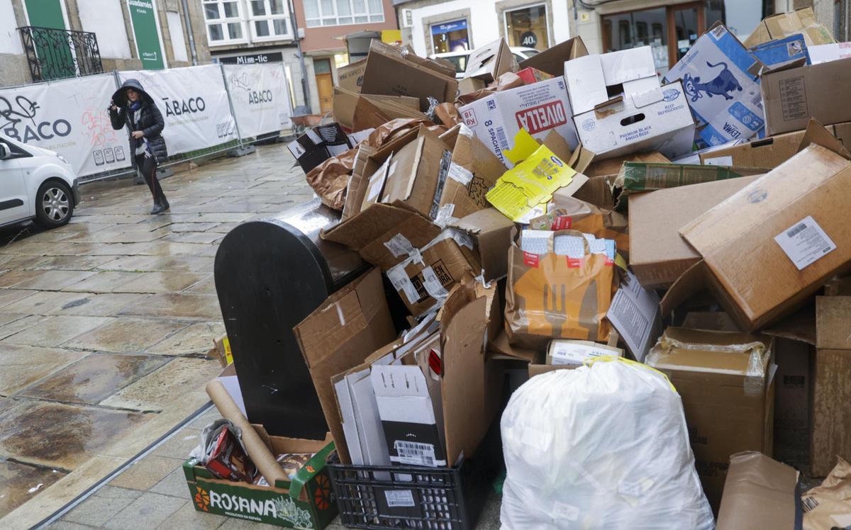 Basura A Coruña | La basura sin recoger se acumula en los contenedores ...