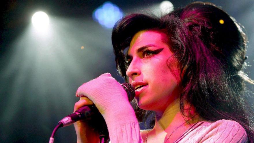 Amy Winehouse, durante un concierto.