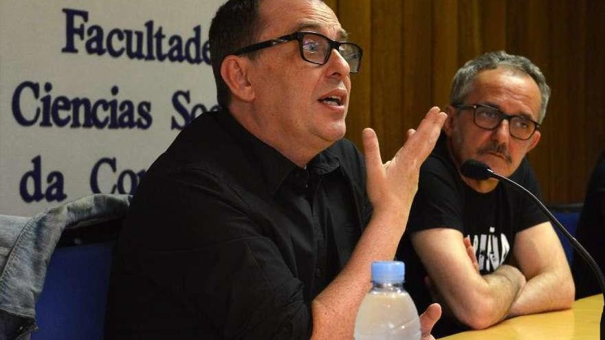 Carlos Sedes, con el actor Antonio Durán &#039;Morris&#039;, que da vida a Manuel Charlín en &#039;Fariña&#039;.