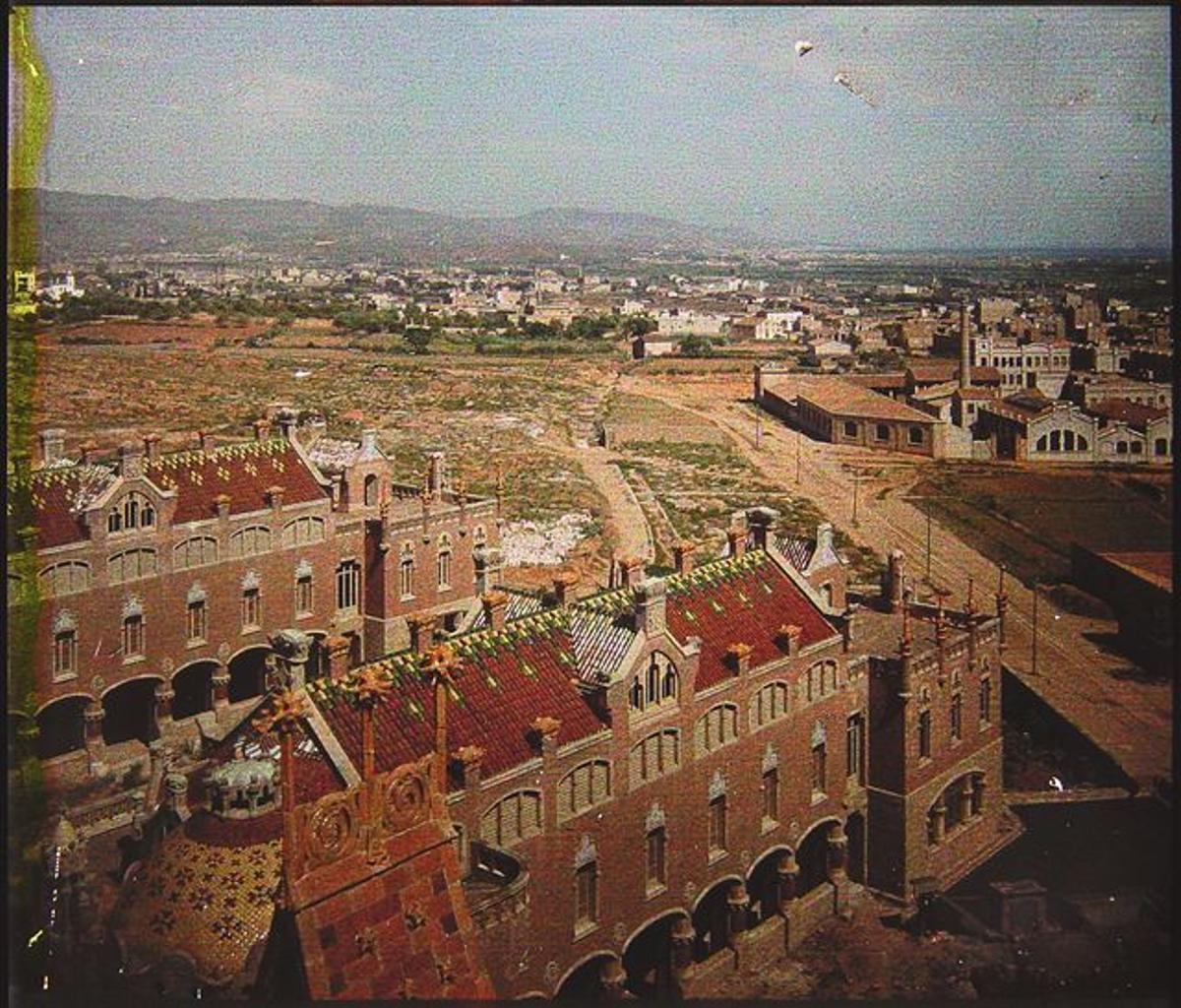 Placa autocroma de los pabellones del Hospital Sant Pau desde la torre del edificio de la Administración en 1914. Archivo César Comas Llaberia