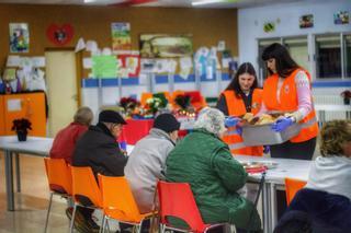 GALERÍA | La cena de Nochebuena más solidaria se sirve en el Colegio Corazón de María