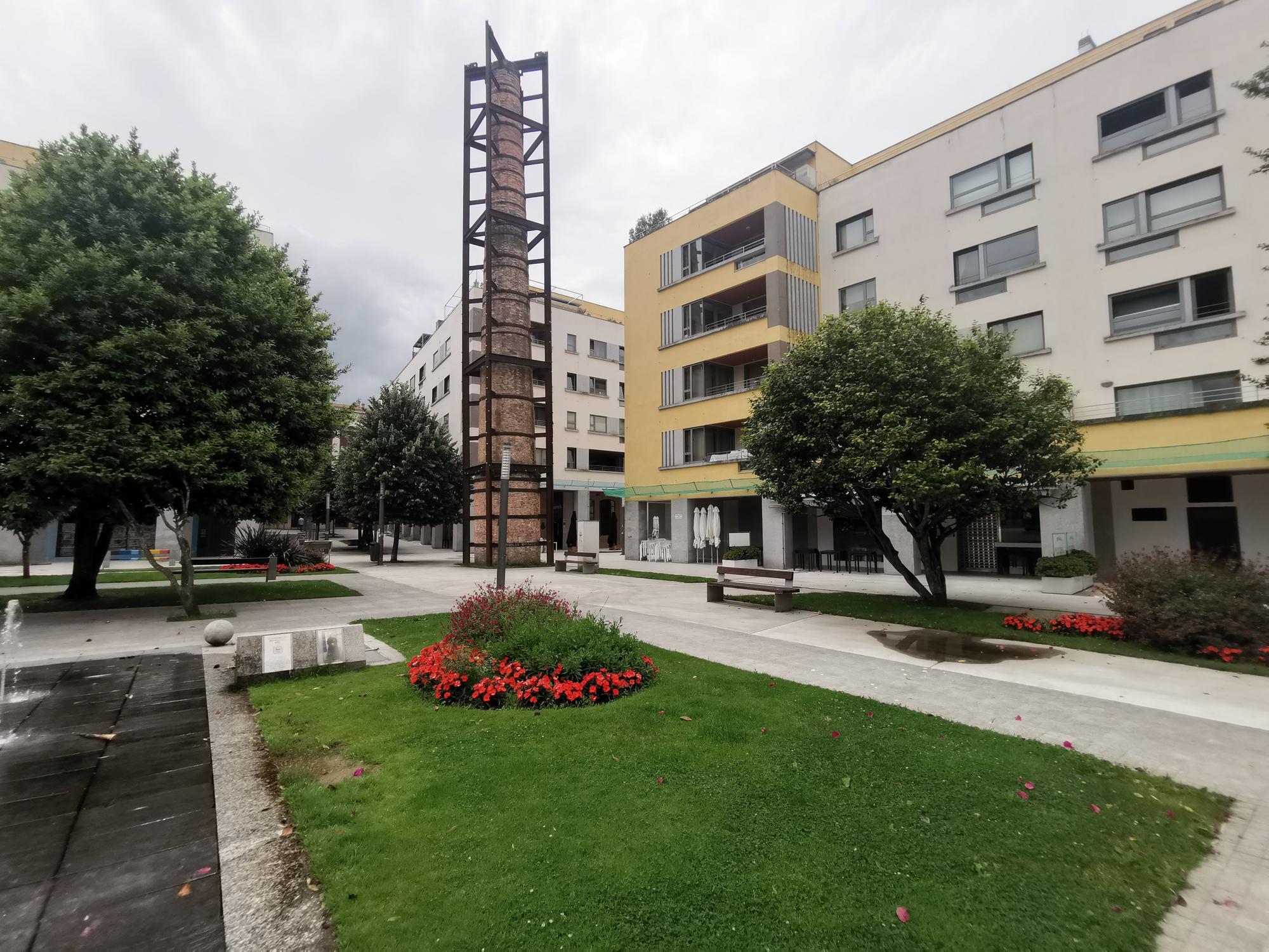 Una imagen de la Praza Massó, en el centro de Bueu.