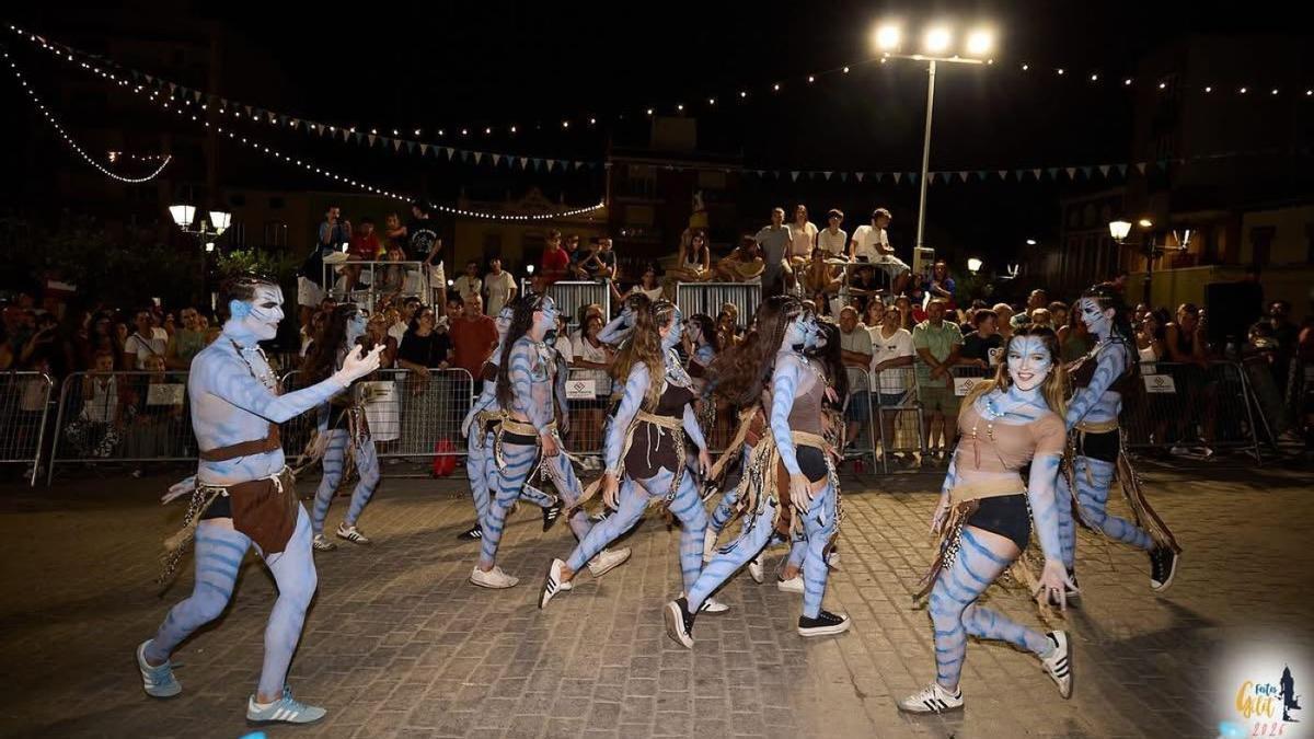 La cabalgata de las fiestas de Gilet dejó grandes momentos.