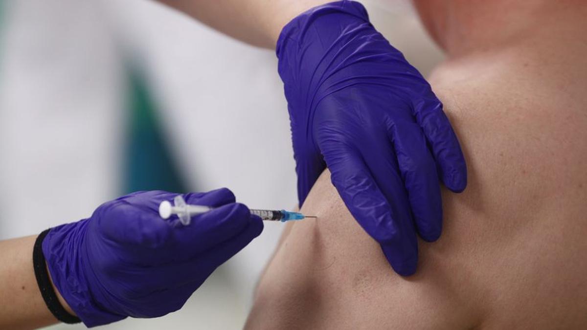 Sanidad aprueba la tercera dosis de la vacuna para personas inmunodeprimidas graves