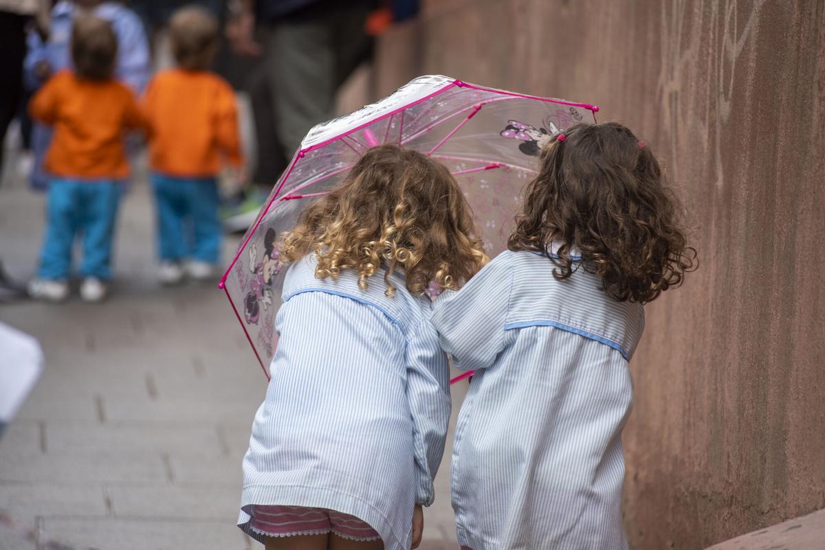 Dos niñas, en el primer día del curso del colegio Concepción Arenal de A Coruña.