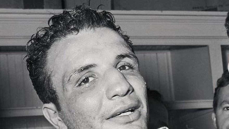 Jake LaMotta, en 1949, tras obtener la corona del peso medio.