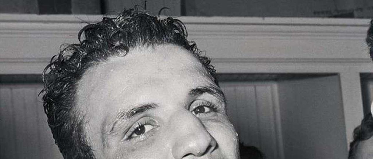 Jake LaMotta, en 1949, tras obtener la corona del peso medio.