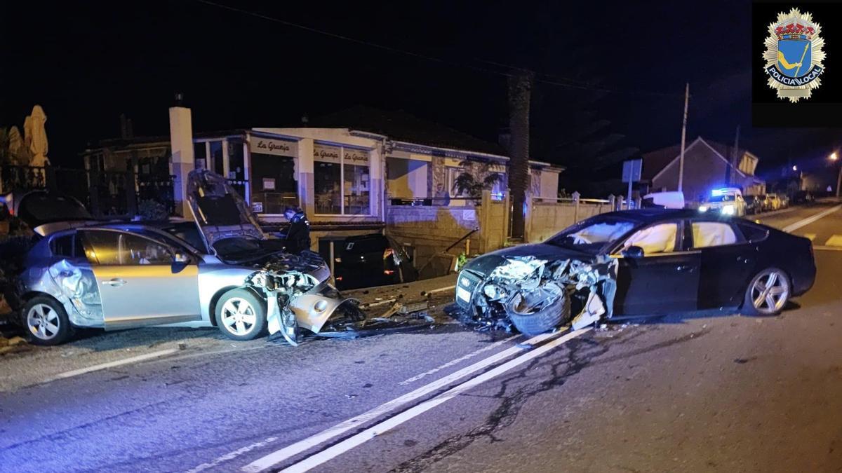 Un conductor da positivo por alcohol tras salirse de la vía y destrozar dos coches aparcados en Sanxenxo