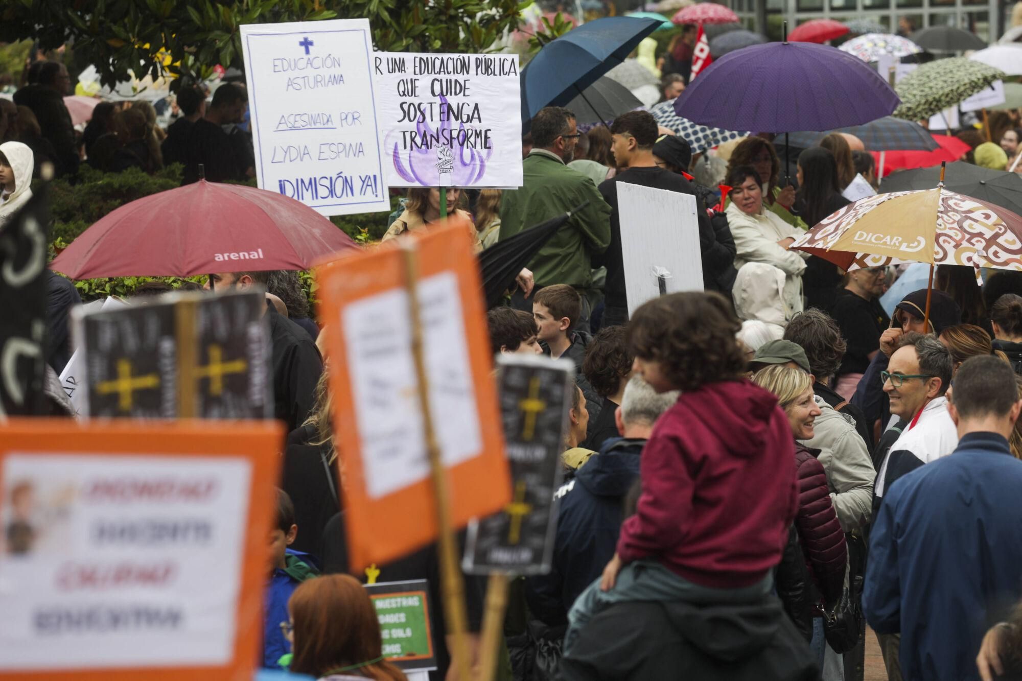 EN IMÁGENES: Así fue la gran manifestación de profesores por la enseñanza pública asturiana