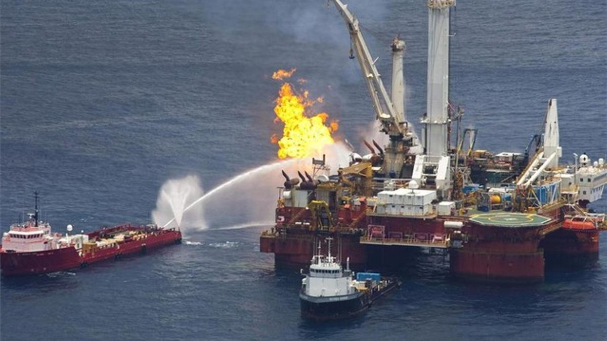 Imagen del incendio en la plataforma Deepwater Horizon, en el golfo de México, en el 2010.