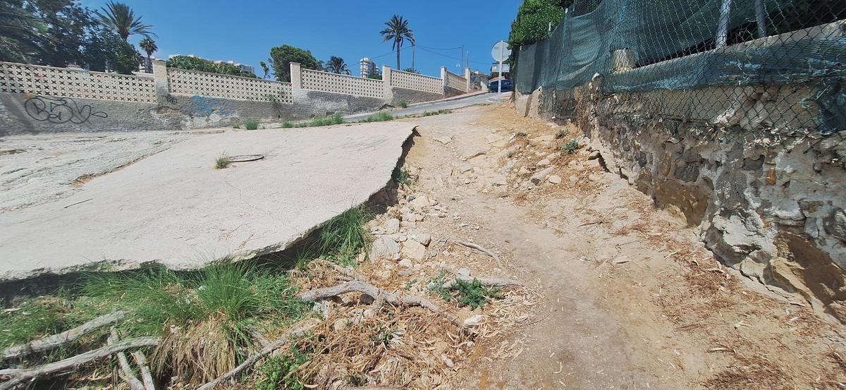 Estado en el que se encuentra el acceso a La Calita del Cabo de las Huertas de Alicante