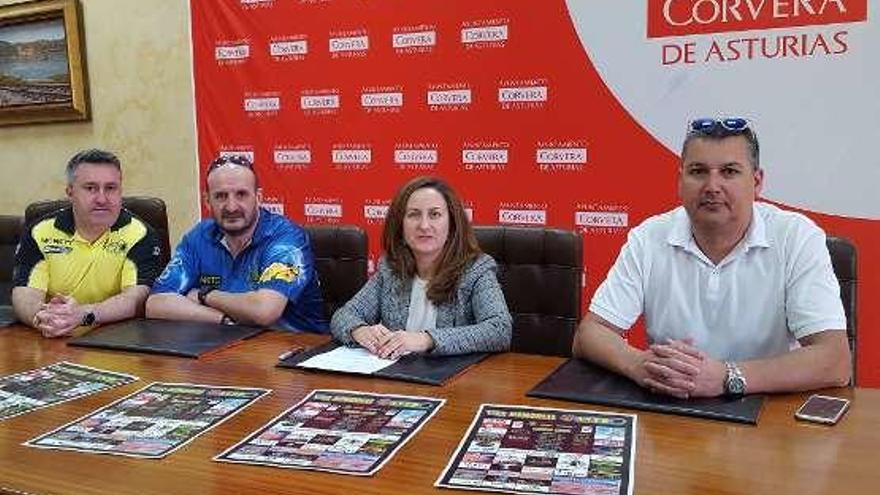 Juan Carlos Moreira, &quot;More&quot;; Juan Carlos Manjón, Rocío Martínez y Hugo Fernández, durante la presentación en el Ayuntamiento de Corvera.