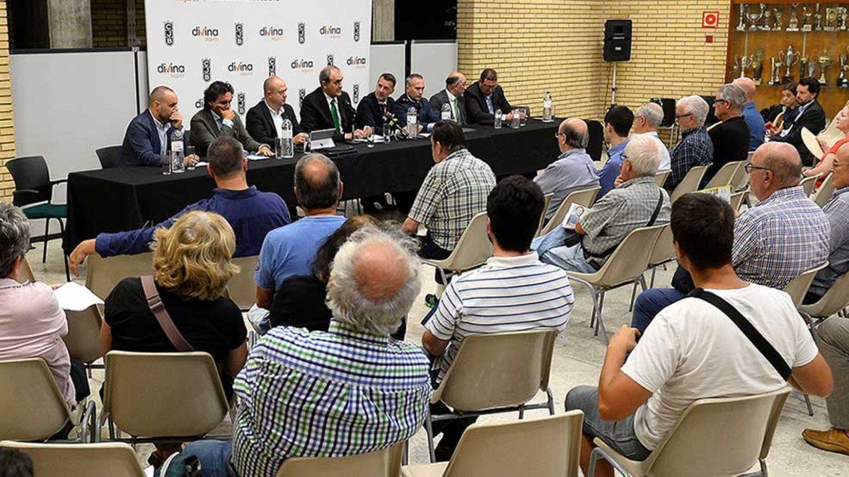 Juanan Morales sacó adelante la asamblea sin problemas