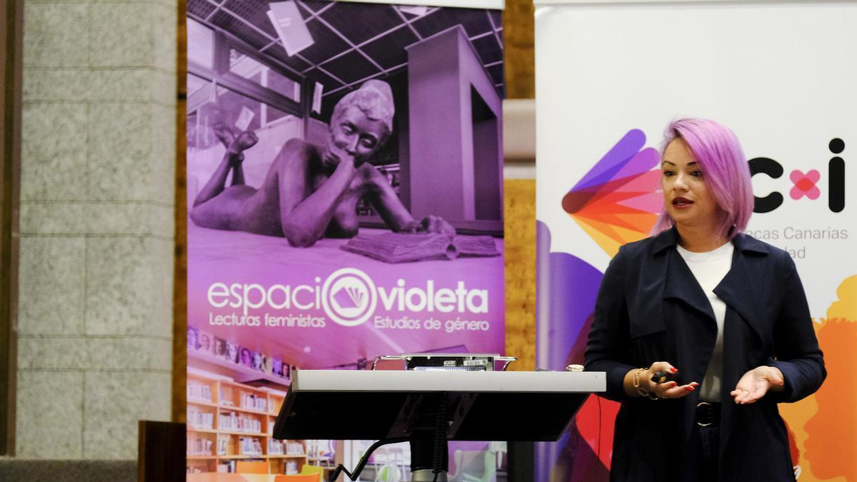 Nira Santana durante la charla impartida el martes en el edificio de Humanidades, en el campus del Obelisco.