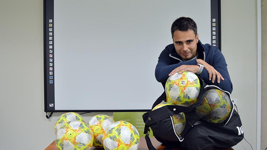 Mario Sánchez, entrenador del CD Guijuelo, rival del Córdoba CF en la final de la Copa RFEF.