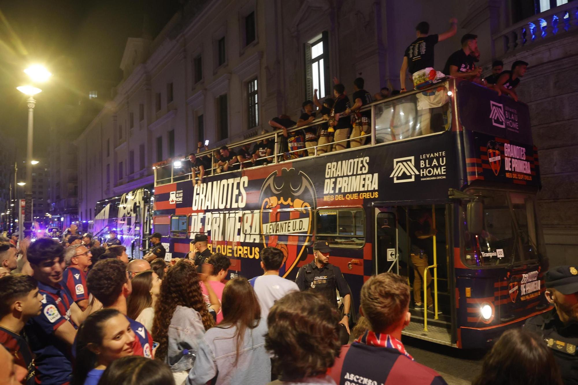Todas las fotos de la rúa del Levante UD por su ascenso a Primera División