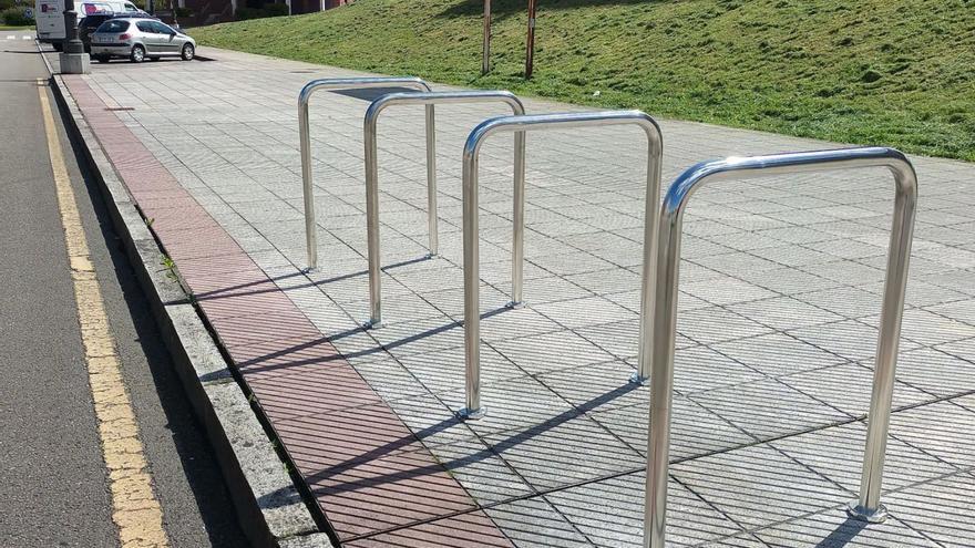 Comienza la instalación de 282 nuevos aparcamientos para bicis