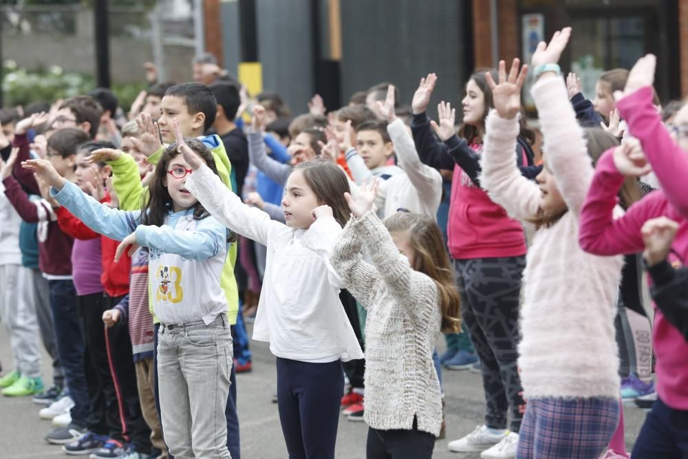 Día de la Paz en los colegios avilesinos.