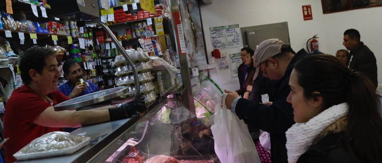 Compras en el mercado de abastos de Ciudad Jardín