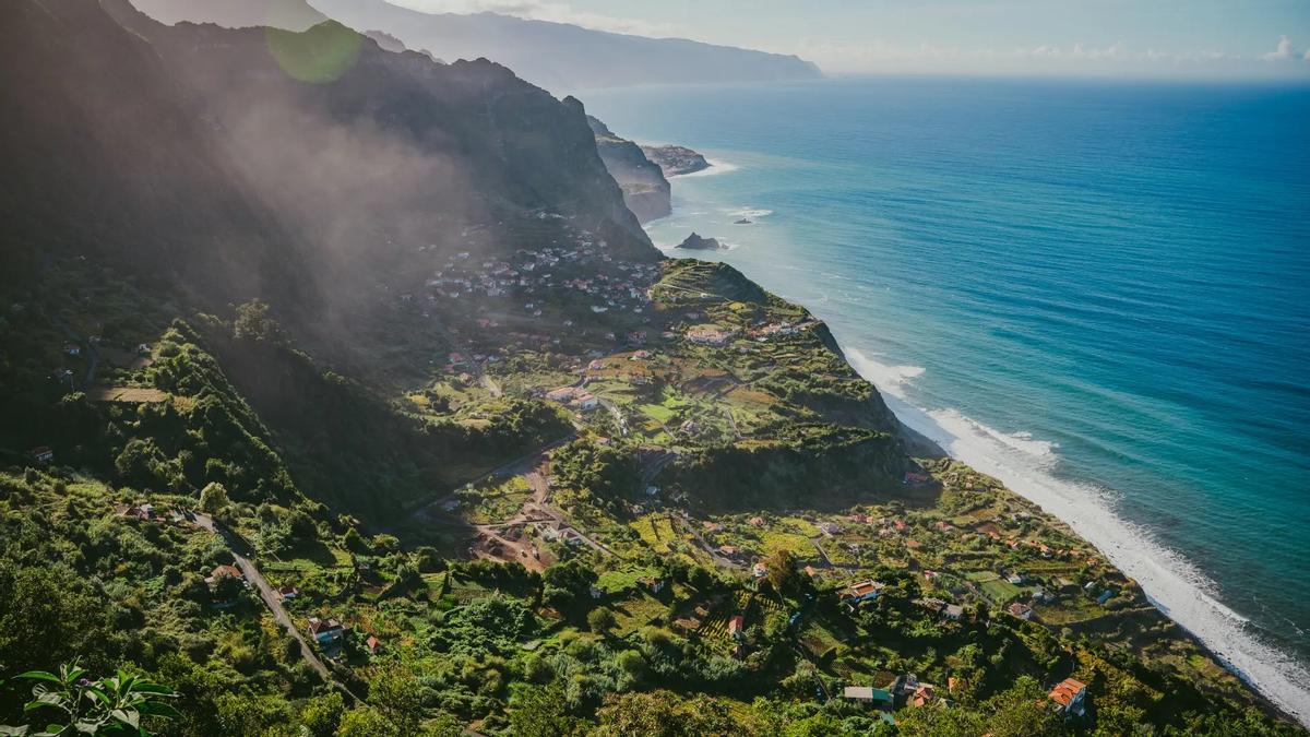 Panorámica de una zona del litoral de Madeira.