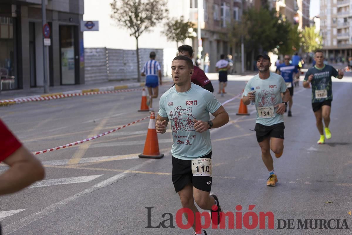 Carrera '10K Assota por ti' en Caravaca (salida y giro primera vuelta)