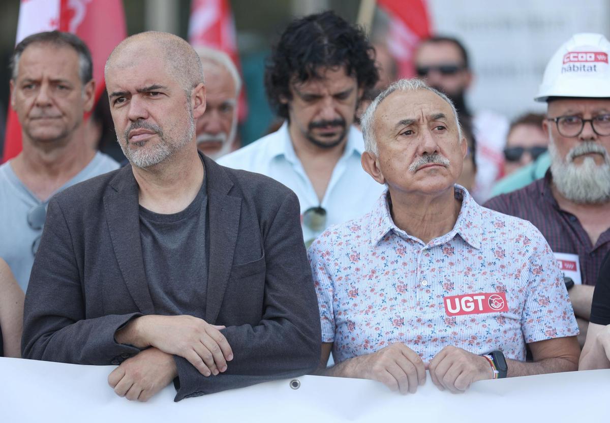 El secretario general de CCOO, Unai Sordo, junto al de UGT, Pepe Álvarez.