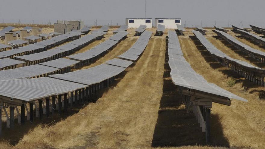 Instalación de placas solares para producir energía eléctrica.