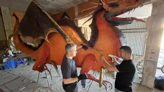 El colegio San Antonio ultima sus dragones para el desfile de San Jorge