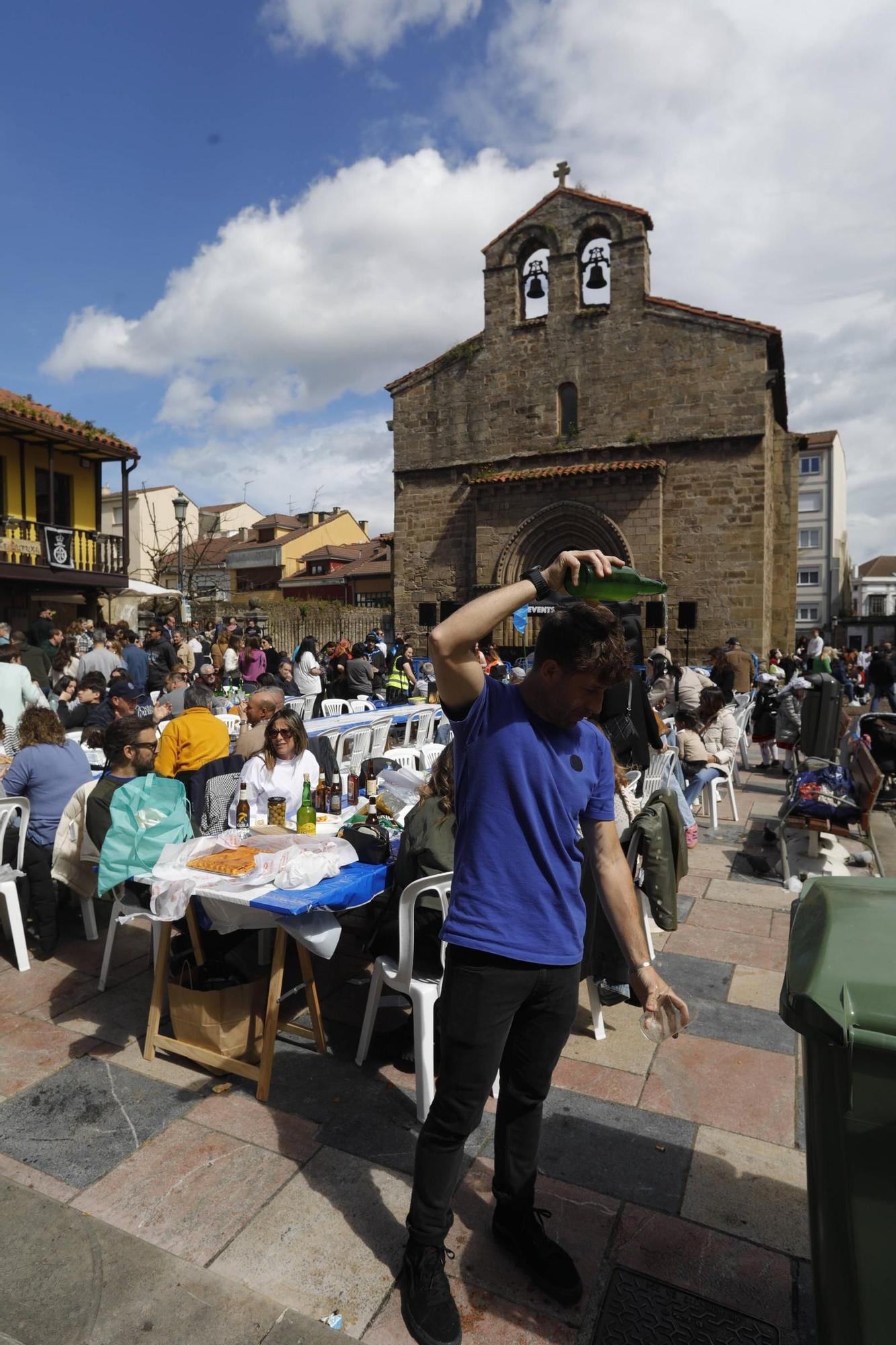 EN IMÁGENES: el ambiente en la Comida en la Calle de Avilés