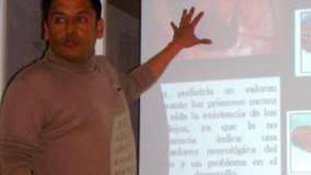 Saúl López durante su conferencia.