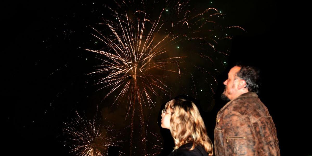 El castell de focs artificials de la Santa Creu, en una imatge d'arxiu.