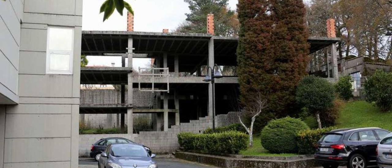 La mayor parte de la vieja estructura se demolerá pero una de las placas puede que se conserve.// Bernabé