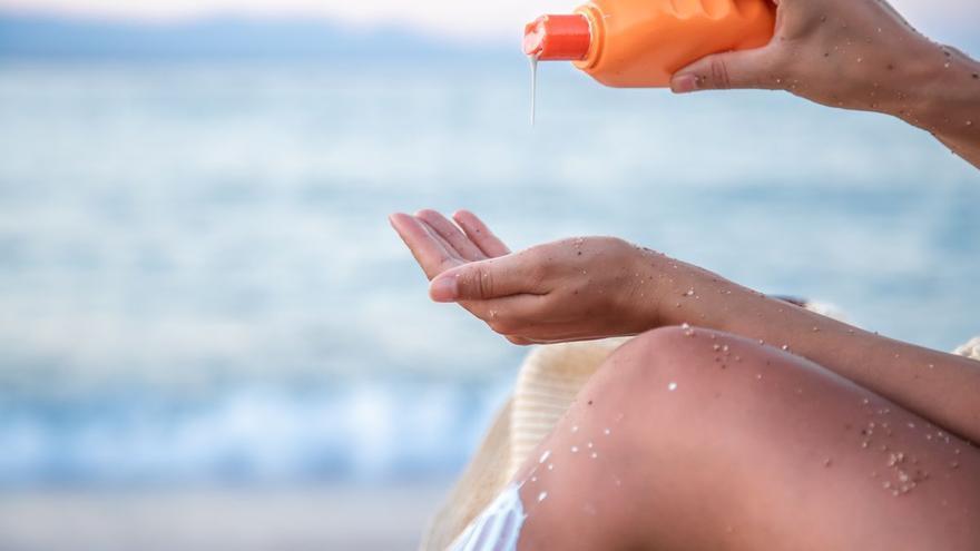 Cuatro cremas para eliminar las manchas del sol en la piel en verano