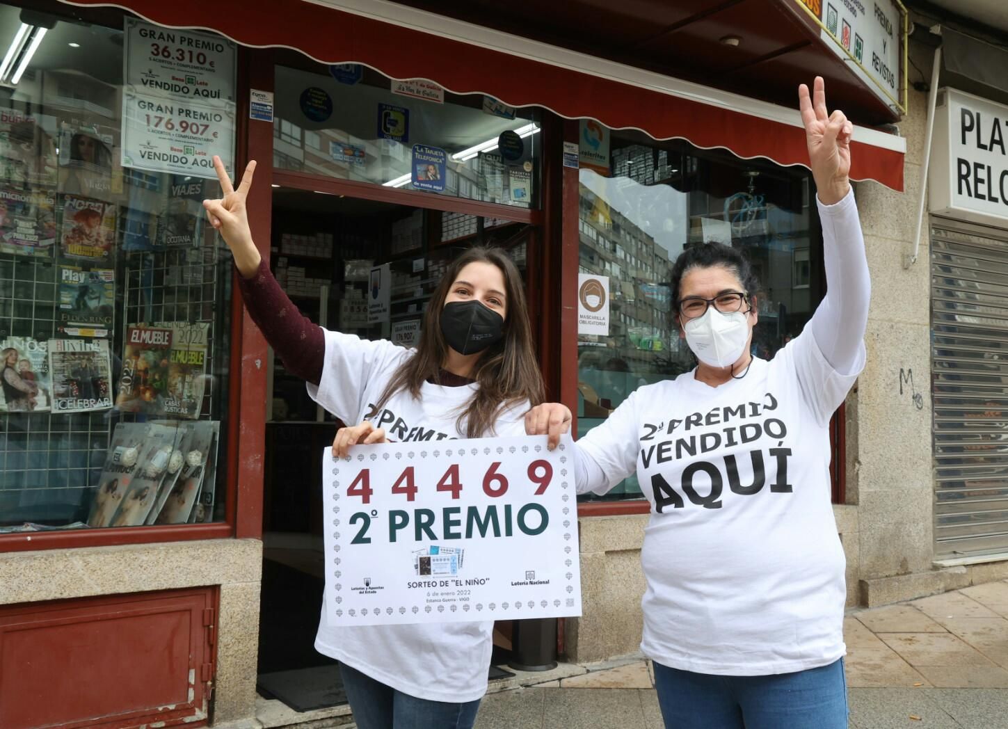 Loteros que repartieron el premio en Travesía de Vigo