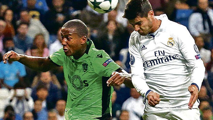 Morata remata en la jugada del 2-1 del Madrid ante el Sporting.