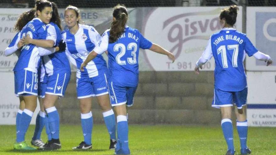 Varias futbolistas del Deportivo Abanca celebran un gol en Arteixo.