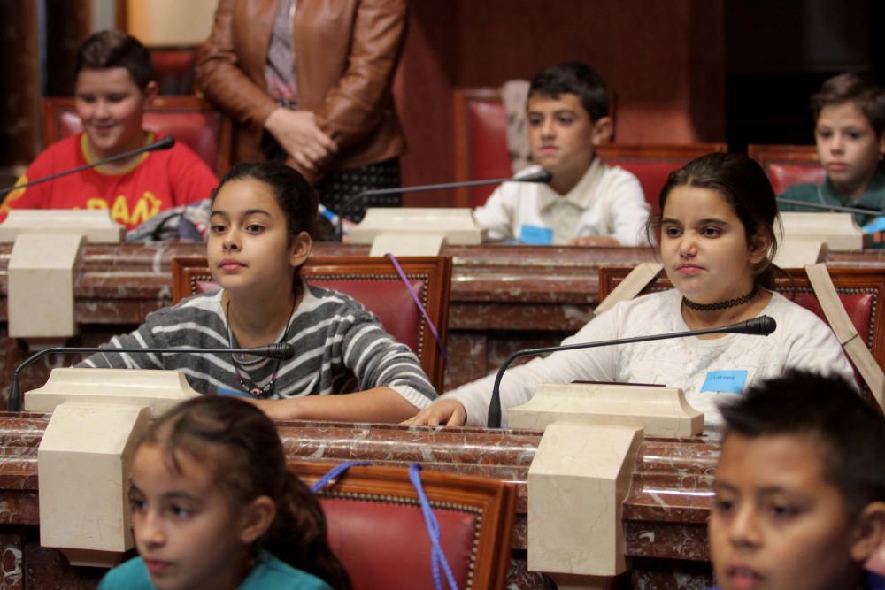 Pleno infantil en la Asamblea Regional