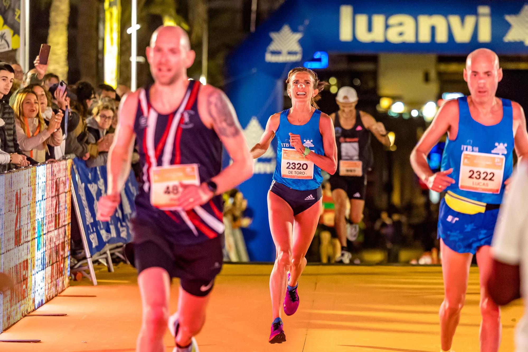 Cerca de 5.000 corredores toman Benidorm.