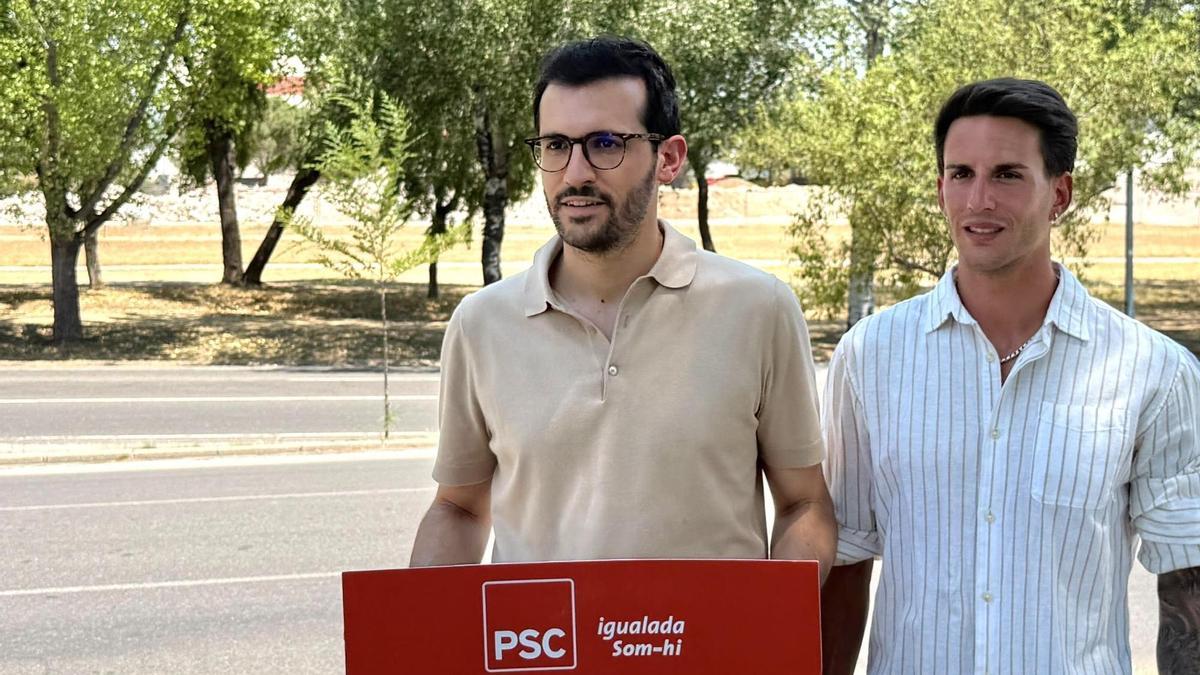 Jordi Cuadras i Anselm Pasquina parlant d'una futura piscina d'estiu