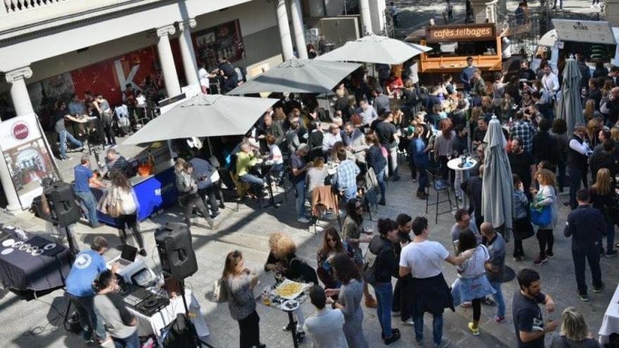 Aspecte del pati del Kursaal en una edició del BrunchMut