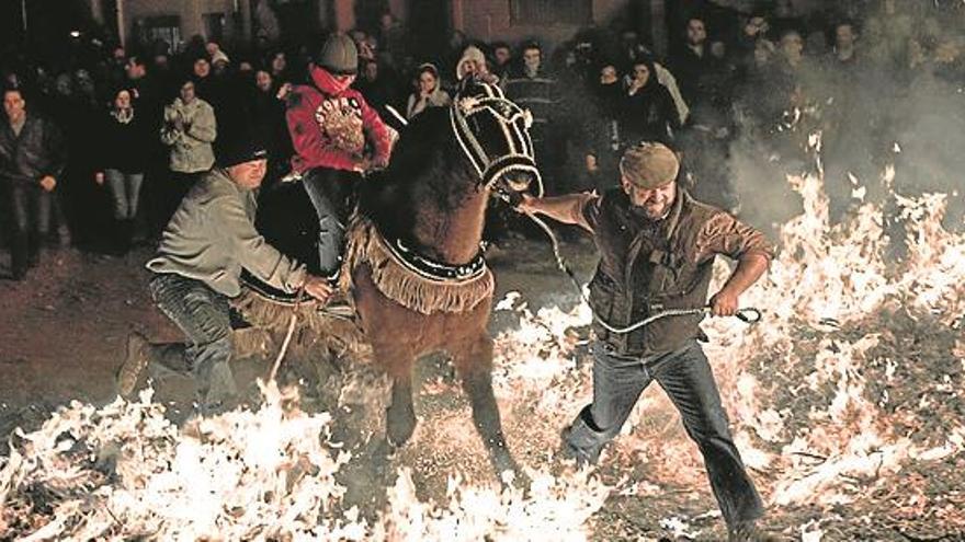 El fuego y la fuerza toman las calles