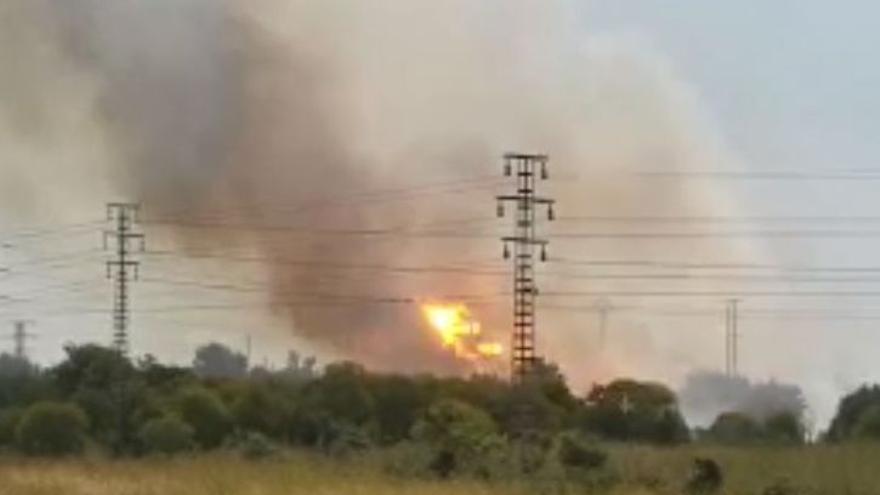 Incendio en la avenida Hermanos Bou