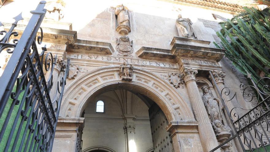 Fachada del templo, ubicado junto a la sede del Ejecutivo regional, en el centro de Murcia.