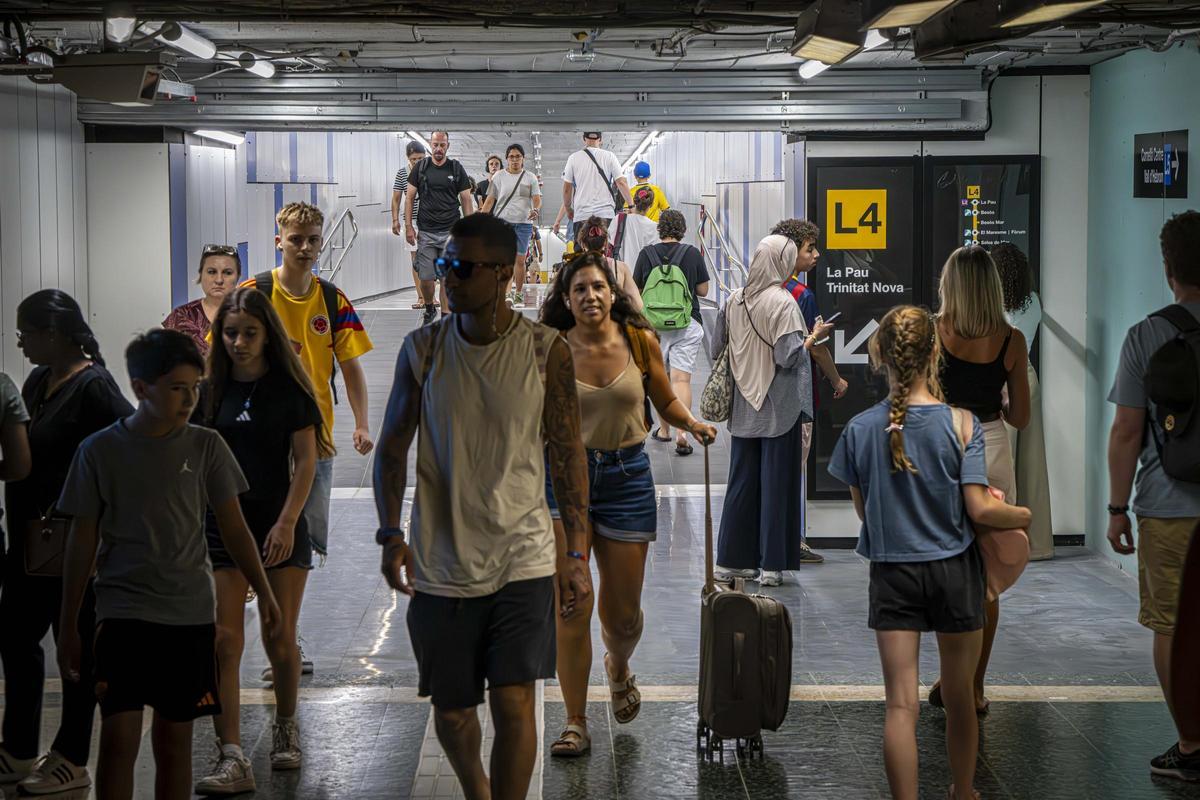 Reabre la estación Verdaguer de la L4 del metro de Barcelona y su enlace con la L5 Reabre la estación Verdaguer de la L4 del metro de Barcelona y su enlace con la L5