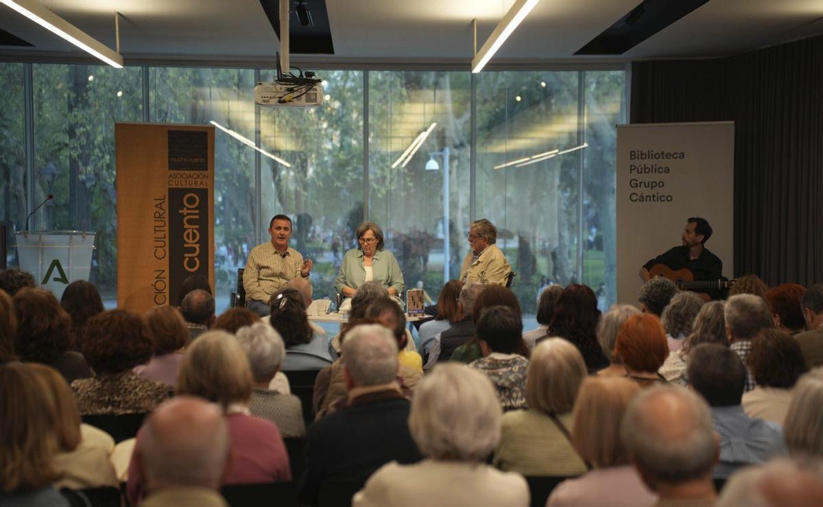 La asociación Mucho Cuento celebra su aniversario con el libro de relatos ‘Nocaut’