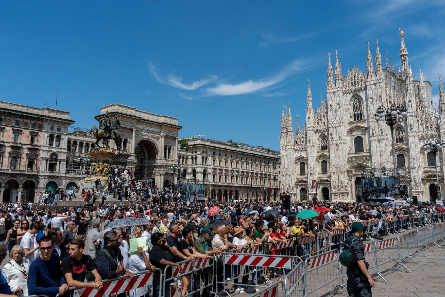 Itàlia homenatja Berlusconi amb un simbòlic funeral d'Estat que congrega a milers de persones