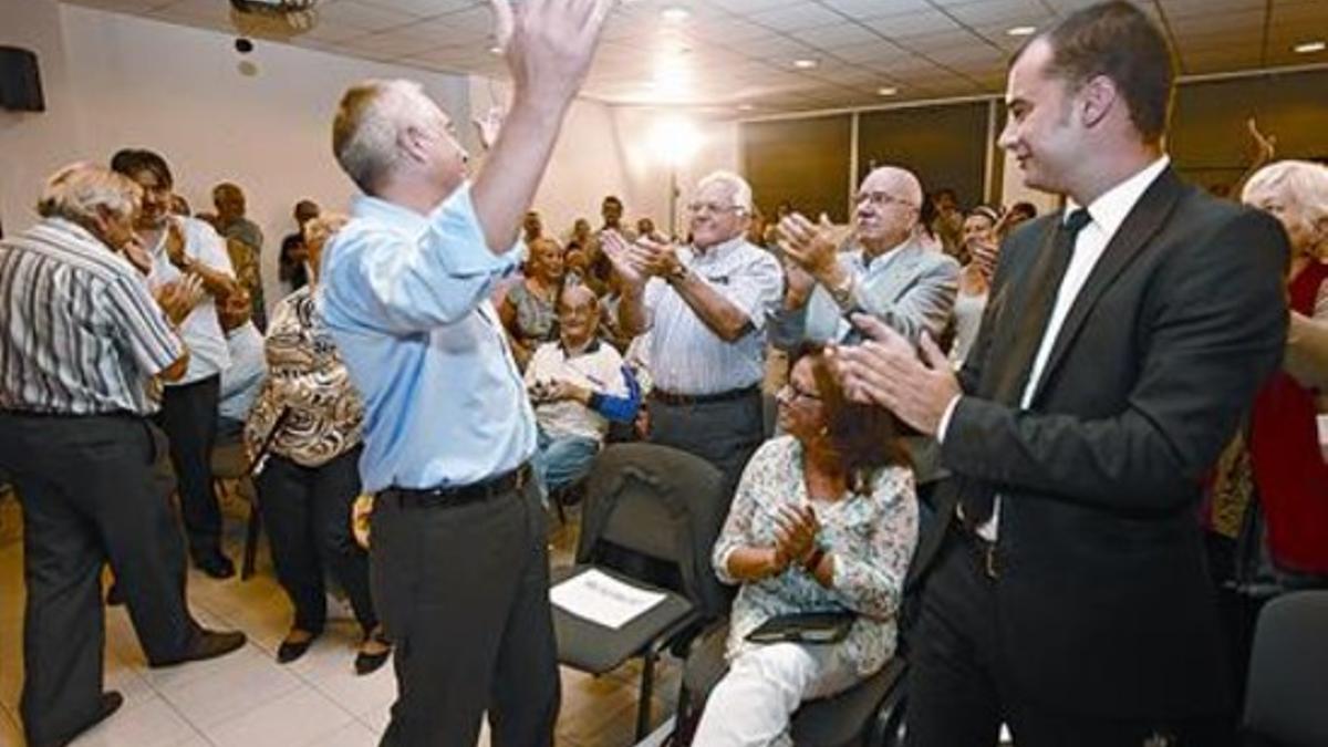 Pere Navarro y su futuro sucesor al frente de la alcaldía, Jordi Ballart, el 2 de octubre, en la sede del PSC de Terrassa.