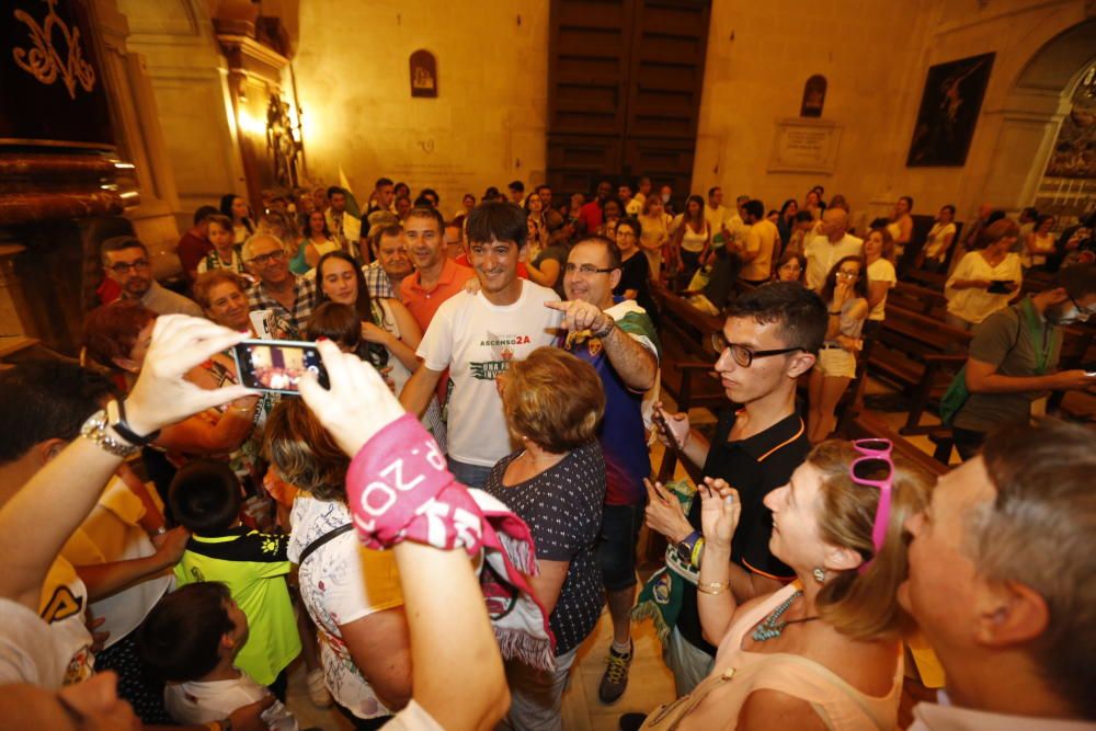 El Elche celebra su ascenso a Segunda División en una rúa por las calles de la ciudad