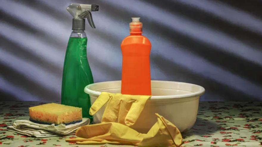 El grave error que cometen muchos al usar vinagre para limpiar en casa